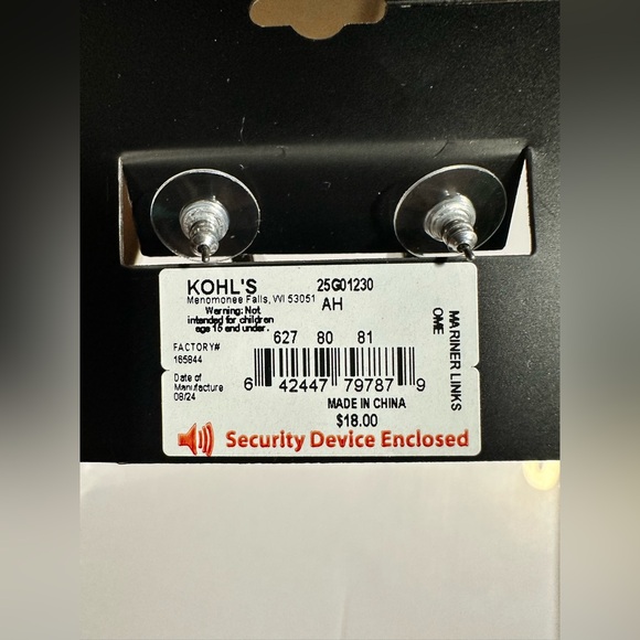 ✨ Vera Wang Rhinestone Hoop Earrings 28mm Silver Tone NWT Sparkly - Picture 5 of 5